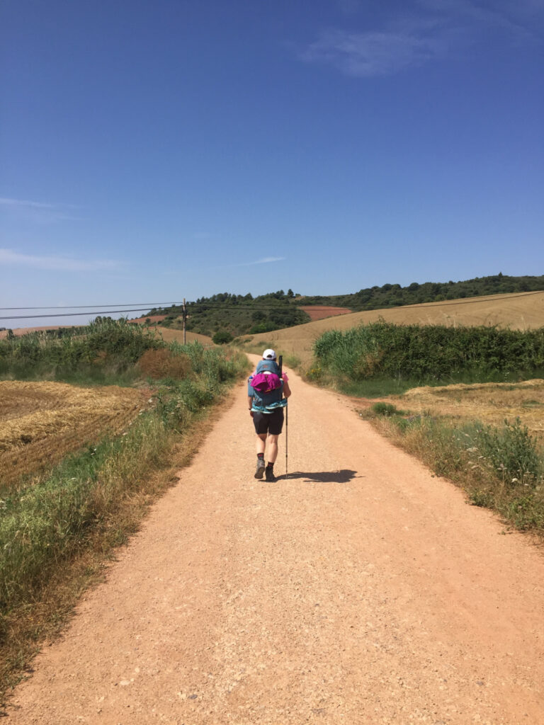 Katja Katschemba auf dem Jakobsweg während ihrer persönlichen Reise zur Selbsterkenntnis