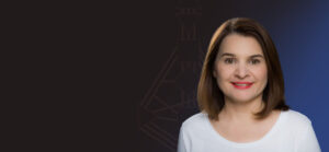 Katja Katschemba katja katschemba mit einem human design chart im hintergrund